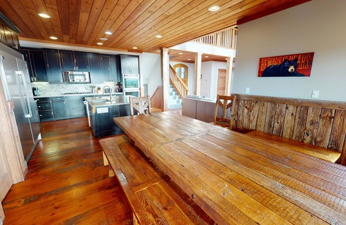 Snowshoe House | West Ridge #62 - Loggers Rest - Luxury Mountain Living at it's Best! by RedAwning
