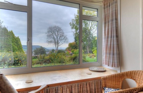 Seaton House | WEST RIDGE BUNGALOW, pet friendly, with a garden in Seaton, Devon