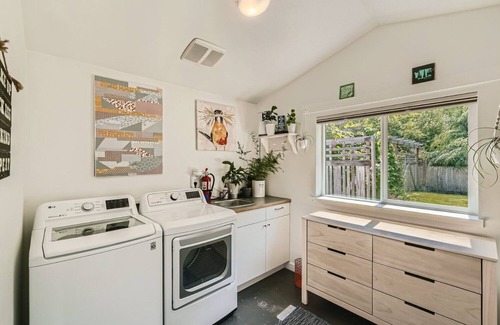 Riverview House | West Seattle Farmhouse w/large private yard!