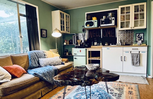 Roxhill Apartment | West Seattle Parkside Pup Friendly MIL Apartment