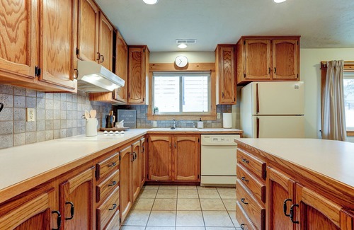 River West House | West Side, Walk to Newport and Downtown, Bocce Ball Court