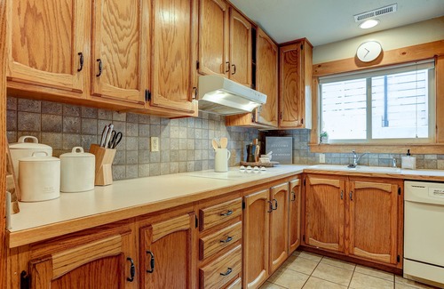 River West House | West Side, Walk to Newport and Downtown, Bocce Ball Court