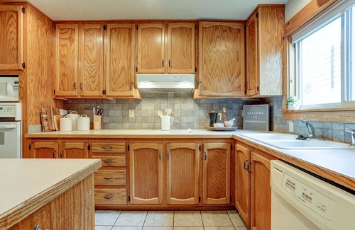 River West House | West Side, Walk to Newport and Downtown, Bocce Ball Court