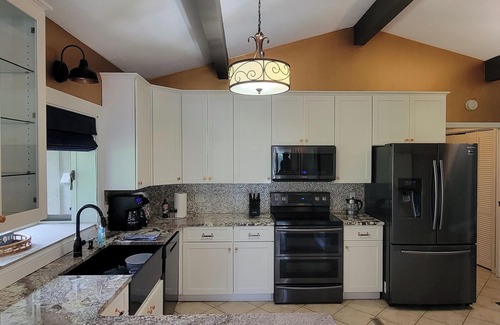 Sioux Falls House | West Sioux Falls Retreat - private 3-bedroom acreage with pool