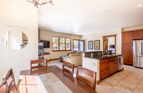 Copper Mountain Village House | West Village Two Bedroom Townhome, walk to the beginner slopes! Free WiFi
