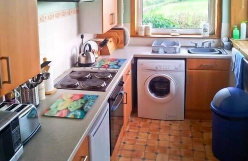Torthorwald Cottage | WEST WINDS, pet friendly, with a garden in Torthorwald