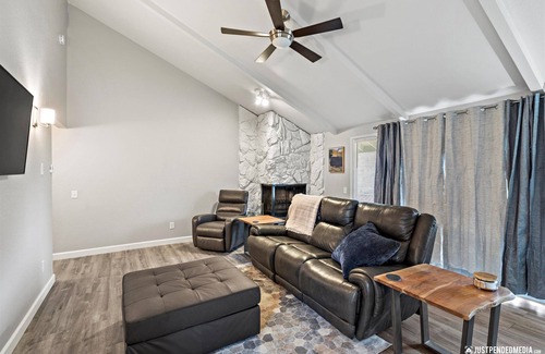 Downtown Anchorage House | Westchester Lagoon Getaway