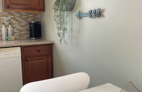 St. Catharines Apartment | WESTCHESTER RESET | Stylish 1BR w/Deck, Yard, BBQ, Extended Stays, Pets Welcome