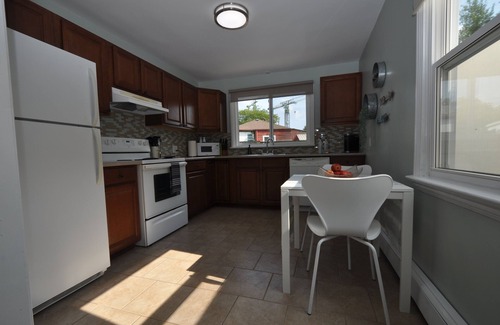 St. Catharines Apartment | WESTCHESTER RESET | Stylish 1BR w/Deck, Yard, BBQ, Extended Stays, Pets Welcome