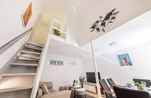 Ujlipotvaros Apartment | Westend Loft – Chic 2BR w AC by Nyugati & M3 metro