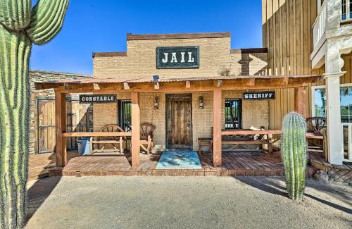 Fort McDowell House | Western Adventure with Saloon and Movie Theatre