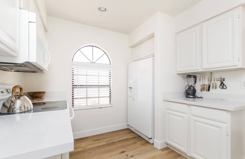 Fountain Hills Cottage | Western Hills-private Pool-putting Green-games & More!