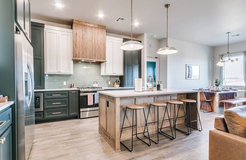 Edmond House | Western-Themed Family Retreat - Kid-Friendly, Fire Pit, New Build Home
