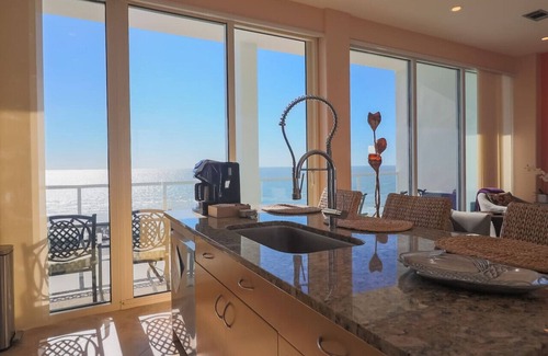 Galveston Apartment | Western Waves! Dreamy Diamond Beach Condo