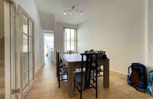 Askew House | Westfield, 8 Beds, 5 Stations 10min, Central 20min