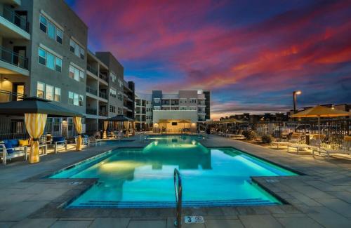Glendale Sports and Entertainment District Apartment | Westgate CozySuites by stadium w pool 3