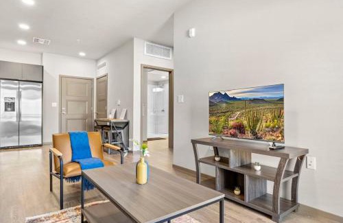 Glendale Sports and Entertainment District Apartment | Westgate CozySuites by stadium w pool 3