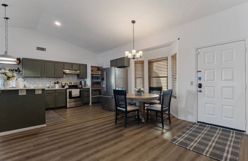 Glendale House | Westgate Pool & Stadium Stay