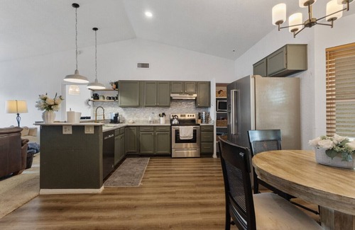 Glendale House | Westgate Pool & Stadium Stay