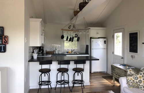 West Hampton Dunes Cottage | Westhampton Beach-Fully updated sunny cottage, 3 min. walk to the beach and bay!