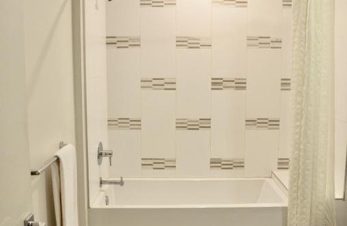Westlake South Apartment | Westlake 30 Day Stays