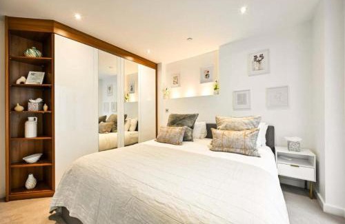 Vincent Square Apartment | Westminster Luxury Two Bed Two Bath with Air-Con