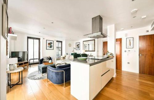 Vincent Square Apartment | Westminster Luxury Two Bed Two Bath with Air-Con
