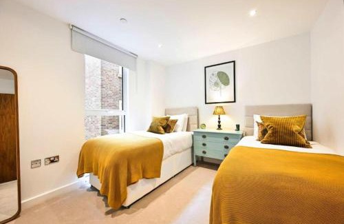 Vincent Square Apartment | Westminster Luxury Two Bed Two Bath with Air-Con