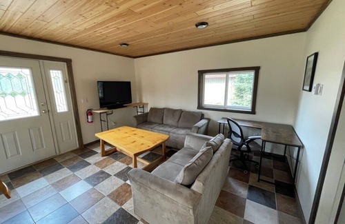 Valemount Cottage | Westridge Guest House