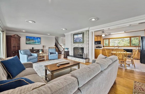 Manteo House | Westside Inn at Roanoke Island, Pet Friendly Event Home