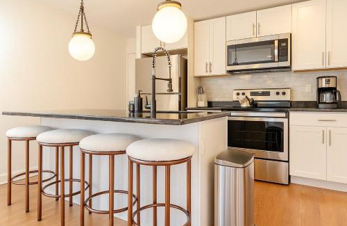 West New Haven Apartment | Westville Haven Modern2BR Near Yale and Onsite Parking