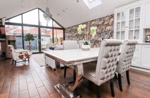 Lytham St. Anne's Cottage | WESTWOOD HOUSE, family friendly, with open fire in Lytham St. Annes