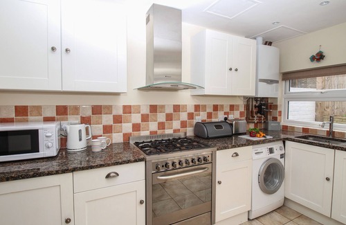 Weymouth Cottage | WEYBURY COTTAGE, pet friendly, with a garden in Brewers Quay Harbour