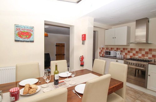 Weymouth Cottage | WEYBURY COTTAGE, pet friendly, with a garden in Brewers Quay Harbour
