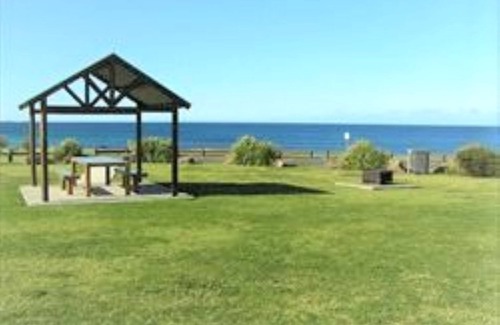 Warilla House | Whale House - Warilla Beach across the road