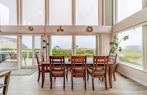 Gold Beach House | Whale of a View