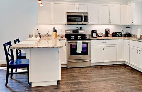 Arundel Cottage | Whale Song Accessible Cottage - Near Beaches w/Resort-style Pool