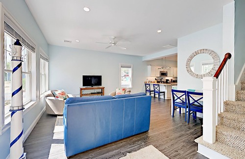 Arundel Cottage | Whale Song Accessible Cottage - Near Beaches w/Resort-style Pool