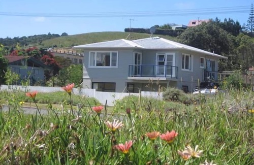 Tutukaka House | Whangaumu Bay. Great space and sea views