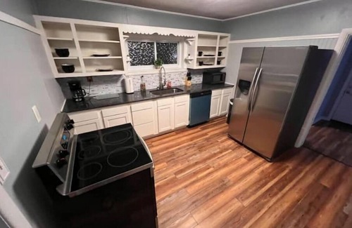 Nitro House | What a cute 2 bed room 1 bath home