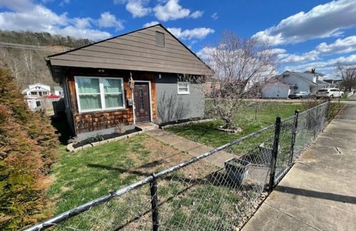 Nitro House | What a cute 2 bed room 1 bath home