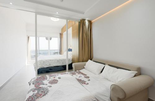 Jumeirah Lake Towers Apartment | What a view - very close to DMCC metro station