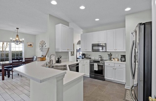 Murraysville House | Wheatfields Home · Amazing Location+Fire Pit+Games| Backyard Bungalow