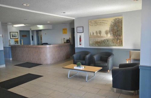 Strathmore Hotel | Wheatland Hotel