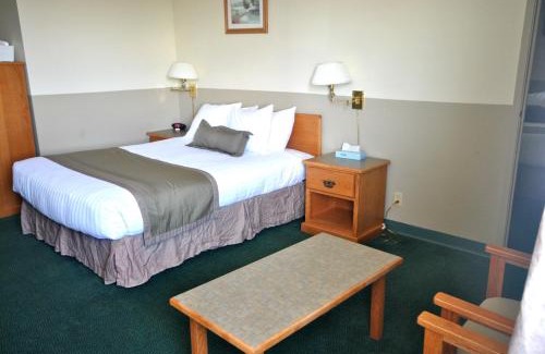 Strathmore Hotel | Wheatland Hotel