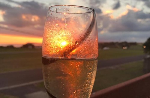 Kilcunda Apartment | Wheel chair & Pet Friendly Waterfront Retreat, 10 minutes to Phiilip Island, fireplace, wood supplied, WIFI wine & chocolates