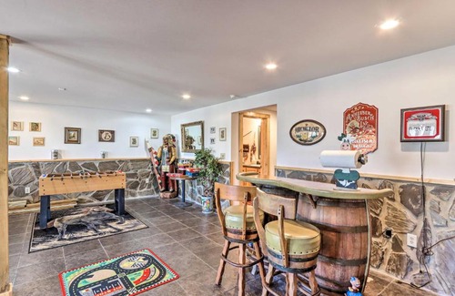 Murphy House | Wheelchair-Accessible Murphy Cabin with Fire Pit!