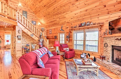 Murphy House | Wheelchair-Accessible Murphy Cabin with Fire Pit!