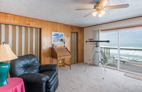 Lincoln City Apartment | Wheelhouse-Oceanfront, balcony, kitchen, fireplace