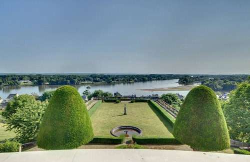 Candes-Saint-Martin House | When heritage, art and well-being meet